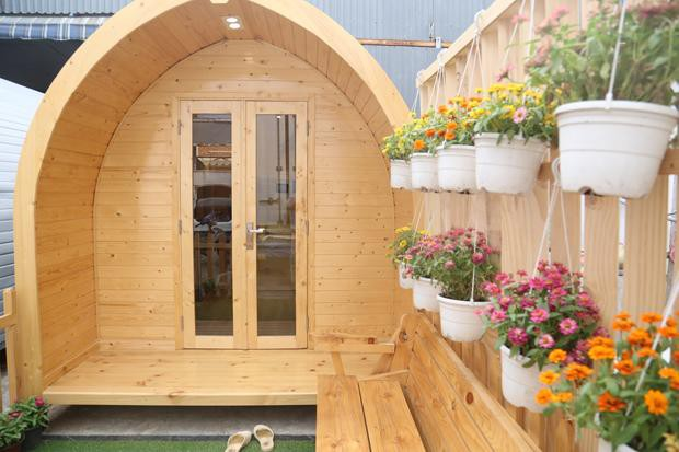  Homestay nhà gỗ kết hợp với sân vườn đem lại không gian thư thái cho du khách nghỉ dưỡng