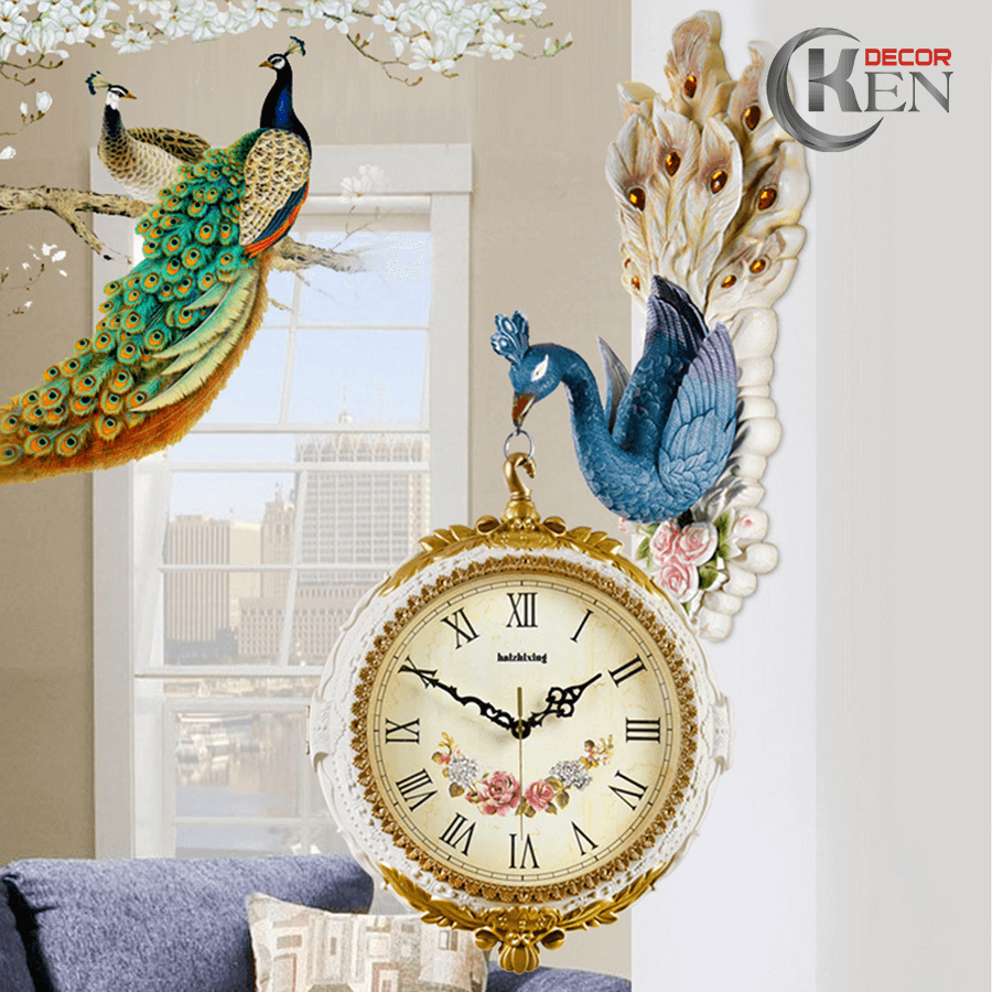 Với thiết kế dạng treo, đồng hồ treo tường chim công treo nổi KenDecor-06 mang vẻ đẹp lãng mạn đậm chất Âu Châu.